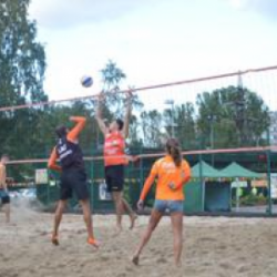16. septembrī sekmīgi tika aizvadītas sacensības skolu jauniešiem pludmales volejbolā.